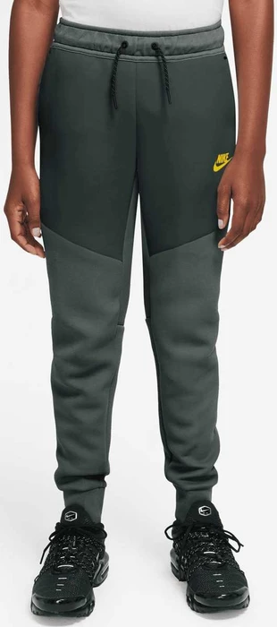 Nike Sportswear Tech Fleece Trainingshose lang camo green/black spruce/black/chrome yellow (Junior) (HV5869-303)