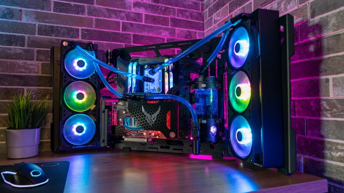 Cooler Master MasterFrame 700, Glasfenster