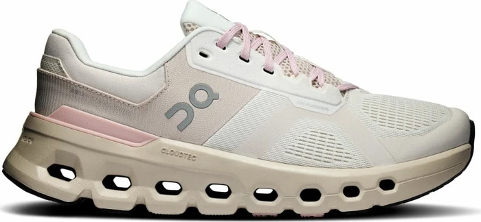 On Cloudrunner 2 (Damen)