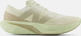 New Balance FuelCell Rebel v4 linen/lichen green/stoneware (Herren)