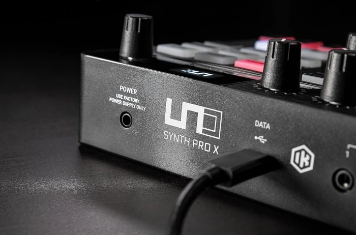 IK Multimedia UNO Synth Pro X