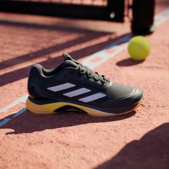 adidas Avacourt 2 Clay aurora black/zero metallic/spark (Damen)