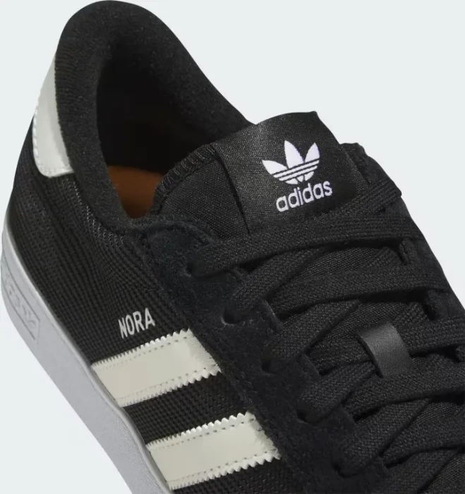 adidas Nora core black/zero metallic/spark