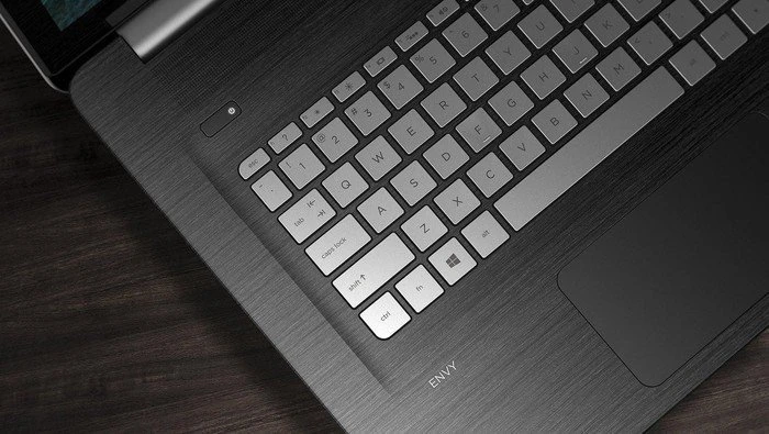 HP Envy 17-n100ng, Core i7-6500U, 8GB RAM, 1TB HDD, GeForce 940M, DE