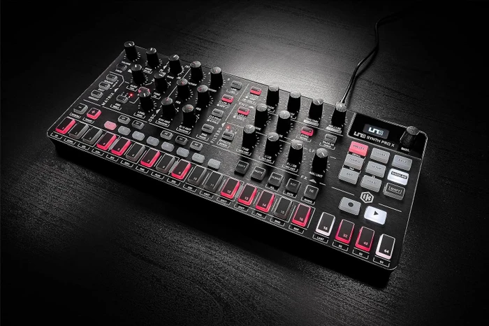 IK Multimedia UNO Synth Pro X