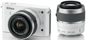 Nikon 1 J1 weiß mit Objektiv 1 NIKKOR 10-30mm 3.5-5.6 VR und 1 NIKKOR 30-110mm 3.8-5.6 VR