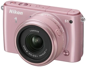 Nikon 1 S1 pink mit Objektiv 1 NIKKOR 11-27.5mm 3.5-5.6