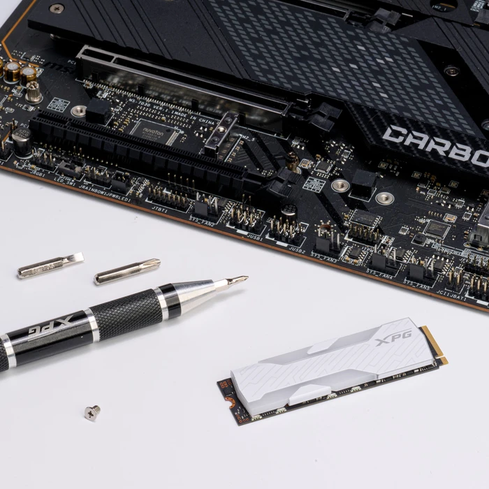 ADATA XPG Spectrix S65G 1TB, M.2 2280 / M-Key / PCIe 4.0 x4, Kühlkörper