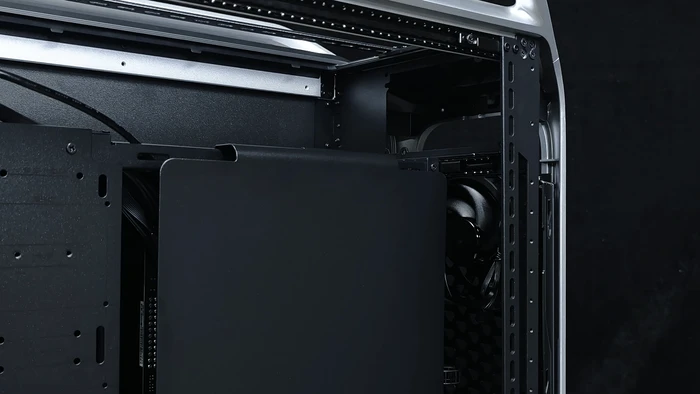 Cooler Master Cosmos Alpha, Glasfenster