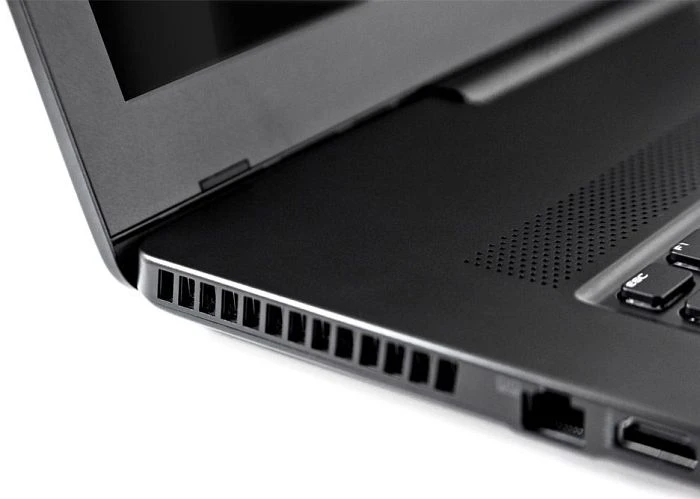 Schenker XMG C703-8UV, Core i7-4700MQ, 8GB RAM, 500GB HDD, GeForce GTX 765M, DE