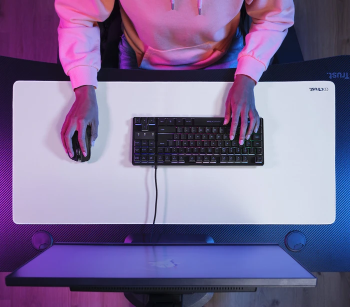 Trust Gaming GXT 759W XXL Gaming-Mauspad, 900x400mm, weiß