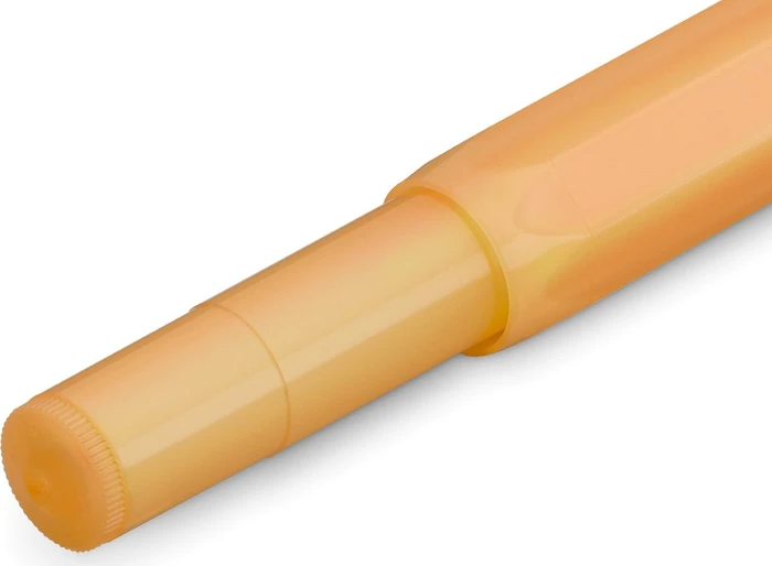 Kaweco Collection apricot pearl, rechte Hand, extra fein