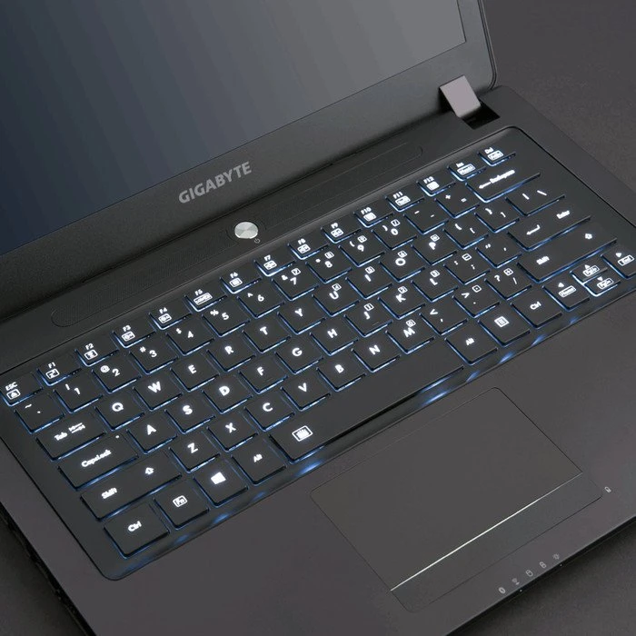 GIGABYTE P34W v5, Core i7-6700HQ, 8GB RAM, 1TB HDD, GeForce GTX 970M, DE