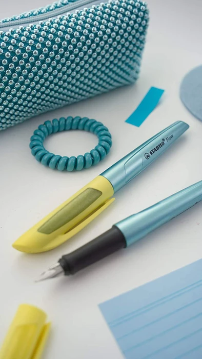 STABILO Flow COSMETIC Metallic blau/gelb, rechte Hand, mittel