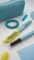 STABILO Flow COSMETIC Metallic blau/gelb, rechte Hand, mittel Vorschaubild