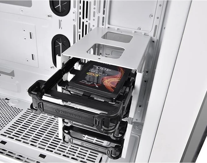 Thermaltake View 71 TG Snow, Glasfenster