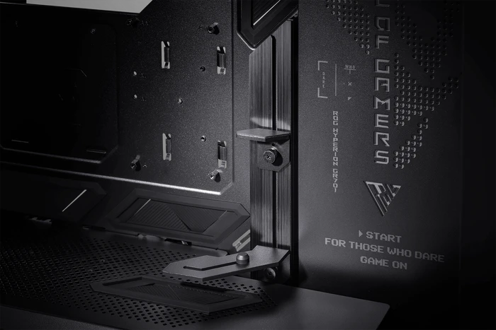 ASUS ROG Hyperion GR701 BTF Edition, Glasfenster