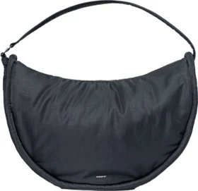 Sandqvist Curve Half Moon Umhängetasche schwarz