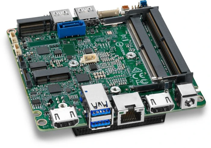 Intel NUC7i3DNBE