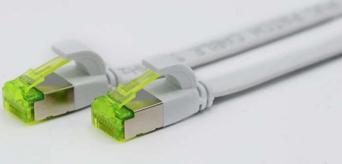 Helos ultra flaches Patchkabel, Cat6a, U/FTP, RJ-45/RJ-45