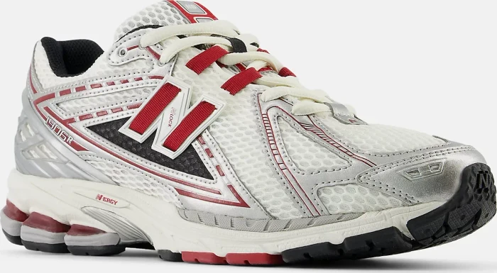New Balance 1906R silver metalic/classic crimson/sea salt