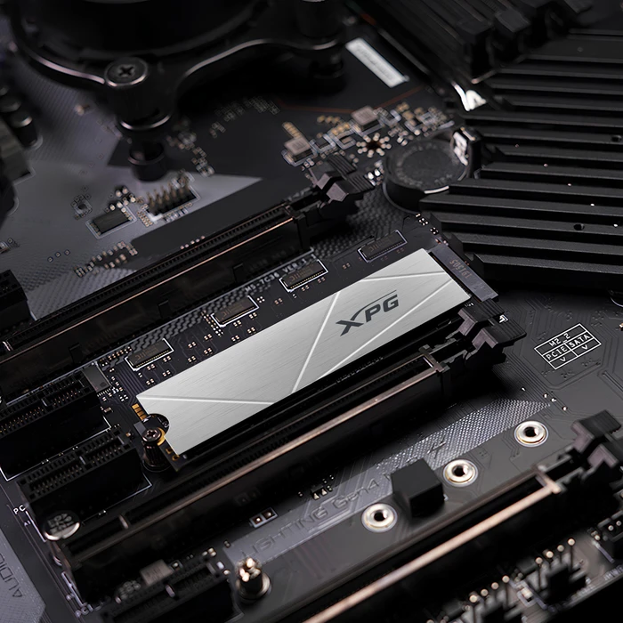 ADATA XPG Gammix S60 2TB, M.2 2280 / M-Key / PCIe 4.0 x4, Kühlkörper