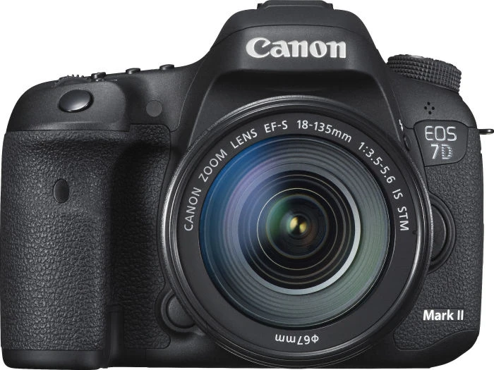 Canon EOS 7D Mark II mit Objektiv EF-S 18-135mm 3.5-5.6 IS STM