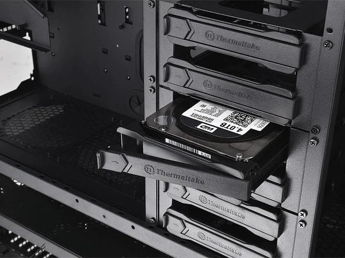 Thermaltake View 91 TG RGB, Glasfenster