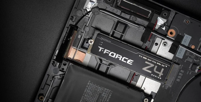 TeamGroup T-Force Cardea Z44A5 512GB, M.2 2280 / M-Key / PCIe 4.0 x4, Kühlkörper