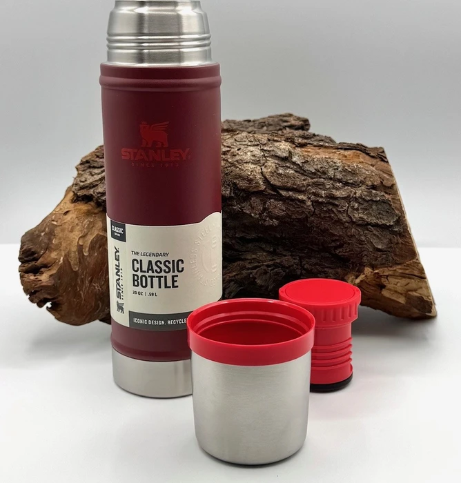 Stanley Classic Legendary Isolierflasche 590ml cranberry