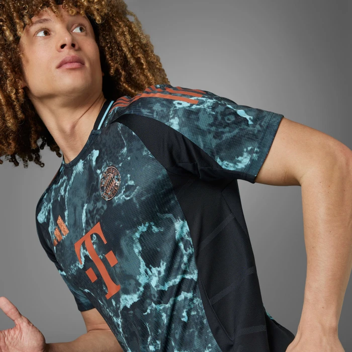 adidas FC Bayern München Authentic 2024/2025 Auswärtstrikot kurzarm (Herren)