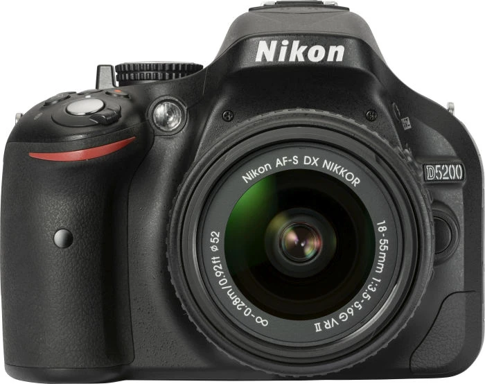 Nikon D5200 schwarz mit Objektiv AF-S DX 18-55mm 3.5-5.6 G II VR und AF-S DX 55-200mm 4.0-5.6 G IF-ED VR