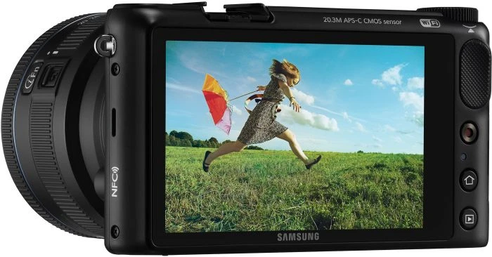 Samsung NX2000 schwarz mit Objektiv NX 20-50mm 3.5-5.6 i-Function ED II