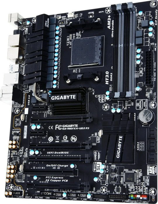 GIGABYTE GA-990FXA-UD3 R5 (AMD AM3+)