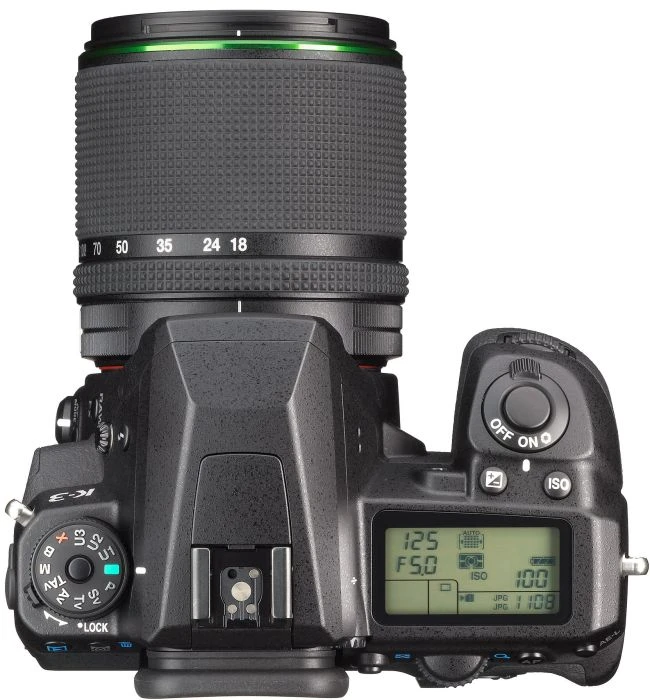 Pentax K-3 schwarz mit Objektiv smc DA 18-135mm 3.5-5.6 ED AL IF DC WR