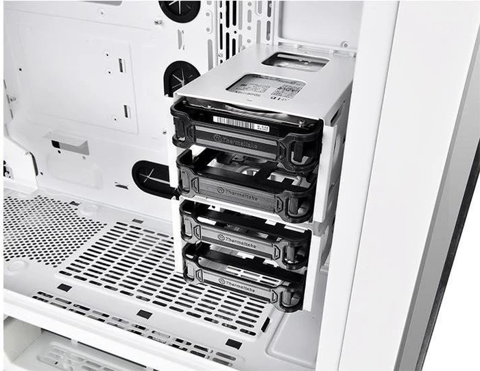 Thermaltake View 71 TG Snow, Glasfenster
