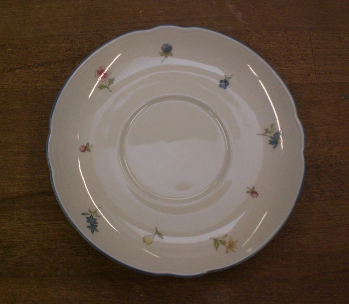 Seltmann Weiden Marie-Luise Streublume Rand 30308 Suppen Untertasse 16.1cm blauer