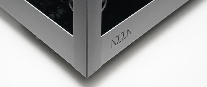AZZA Pyramid L 804, Glasfenster