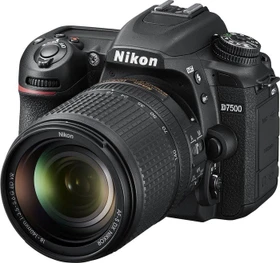 Nikon D7500 mit Objektiv AF-S DX 18-140mm 3.5-5.6 G ED VR