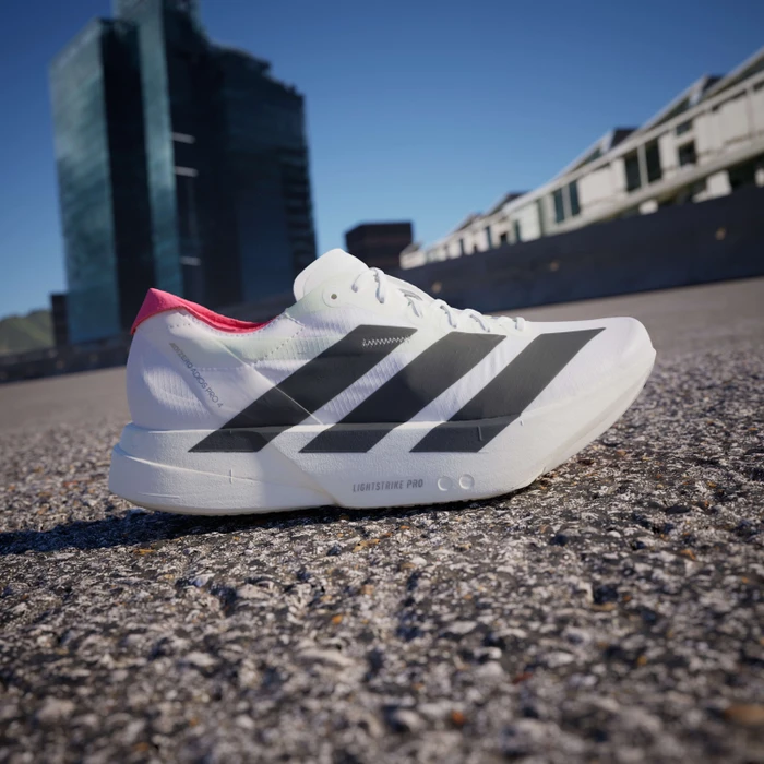 adidas Adizero Adios Pro 4 cloud white/core black/silver metallic (Herren)