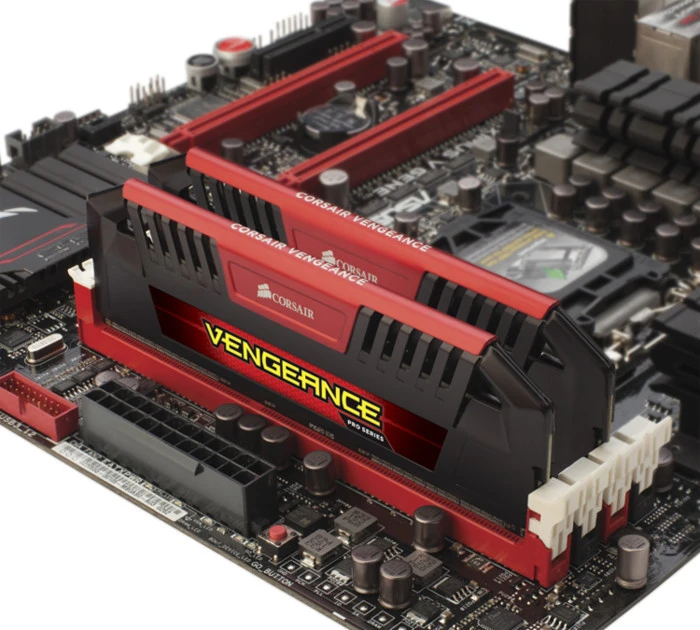 Corsair Vengeance Pro rot UDIMM 16GB Kit, DDR3-1600, CL9-9-9-24