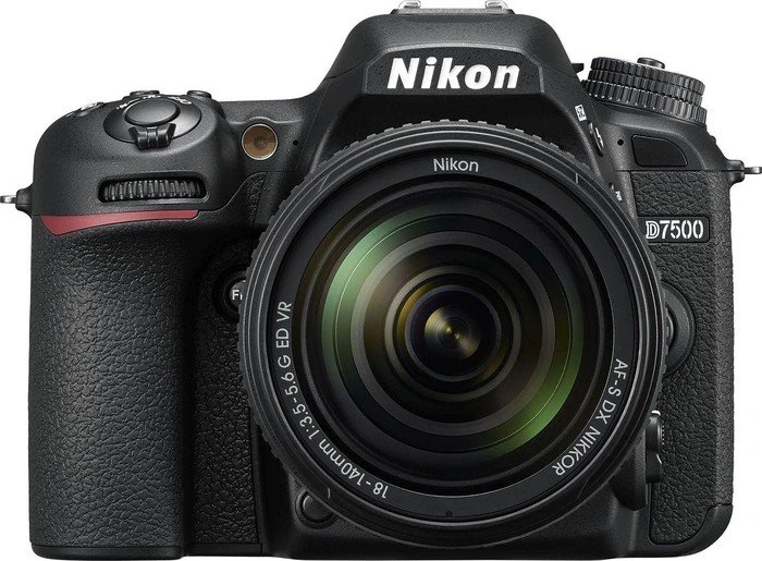 Nikon D7500 mit Objektiv AF-S DX 18-140mm 3.5-5.6 G ED VR