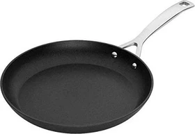 Le Creuset Aluminium Antihaft Pfanne flach 22cm