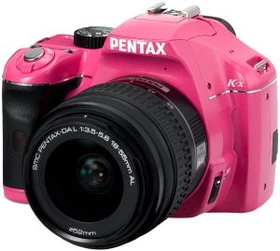 Pentax K-x pink mit Objektiv smc DA L 18-55mm 3.5-5.6 AL
