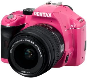 Pentax K-x pink mit Objektiv smc DA L 18-55mm 3.5-5.6 AL