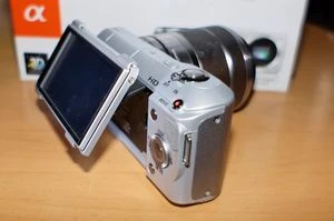 Sony Alpha NEX-3 silber mit Objektiv E 18-55mm 3.5-5.6 OSS