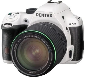 Pentax K-50 weiß mit Objektiv smc DA 18-135mm 3.5-5.6 ED AL IF DC WR