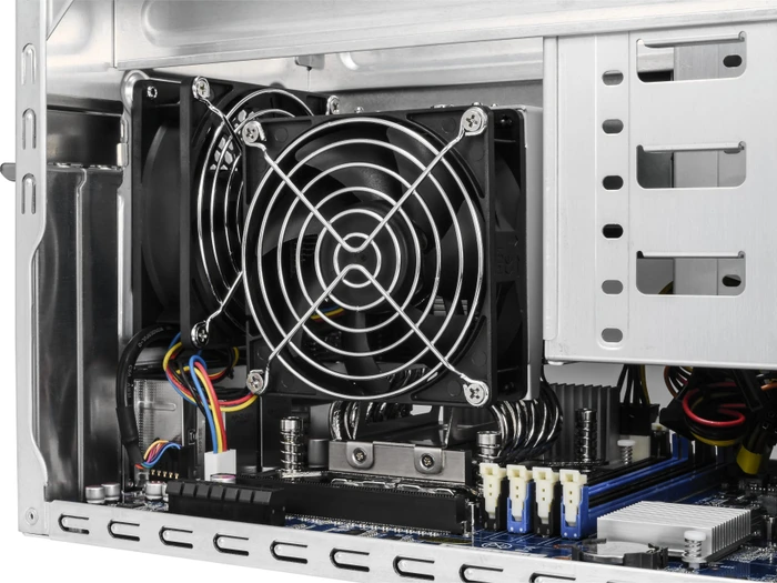 Shuttle XPC cube SB860R8