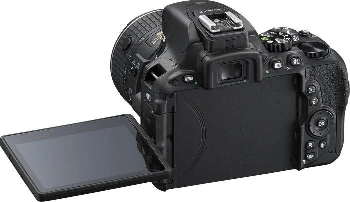 Nikon D5500 schwarz mit Objektiv AF-S DX 18-55mm 3.5-5.6 G II VR