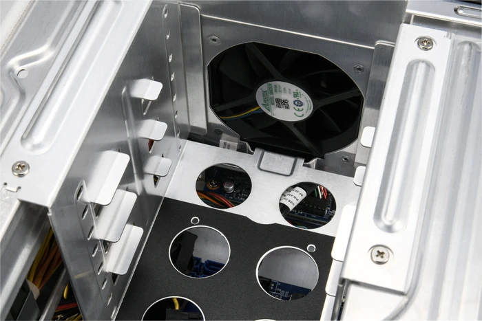 Shuttle XPC cube SB860R8